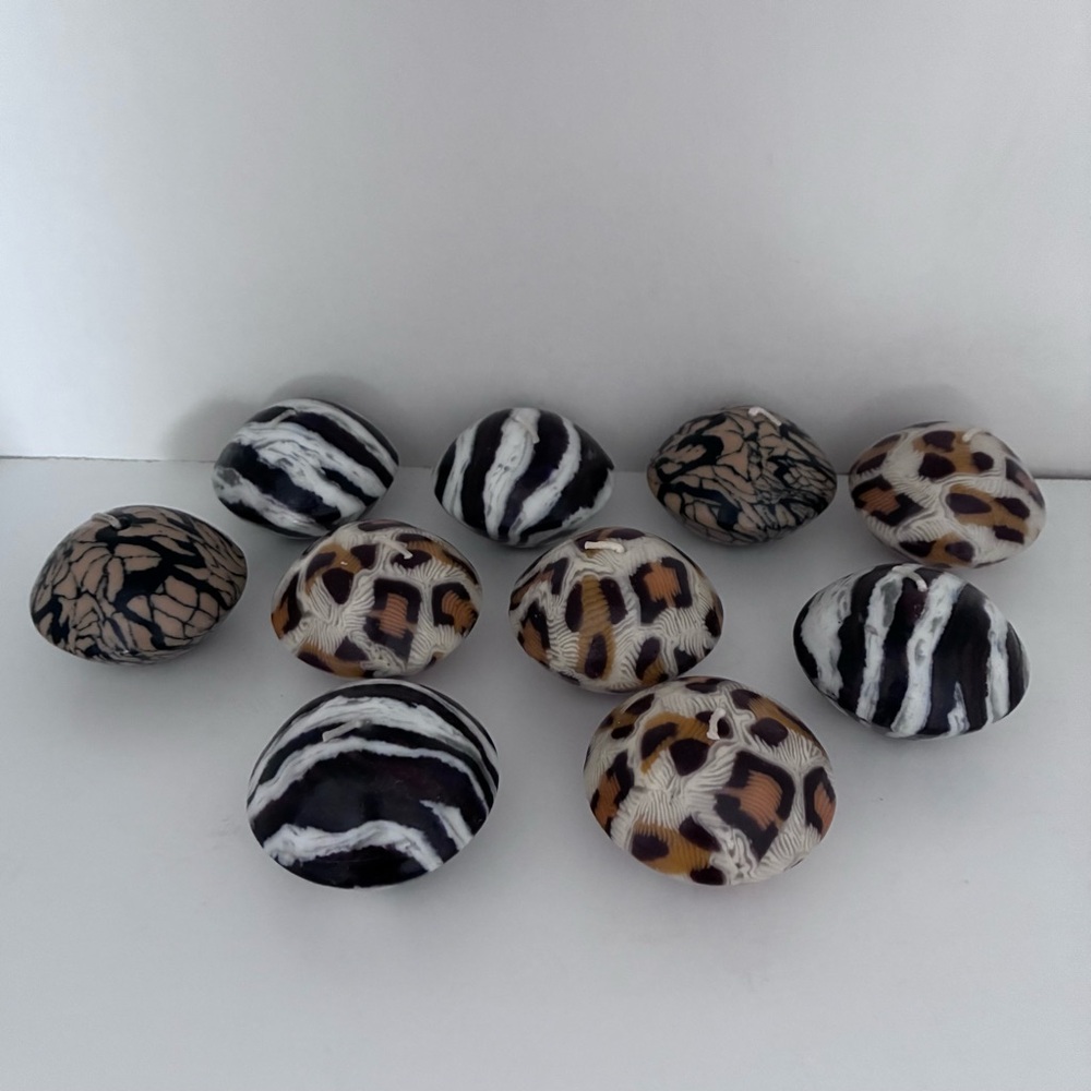 UNSCENTED Animal Print Candles 
Shape: “mini-dome/mushroom”
Total 10 candles
